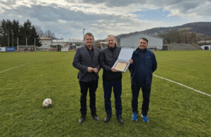 Podziękowanie za wieloetnią pracę trenską